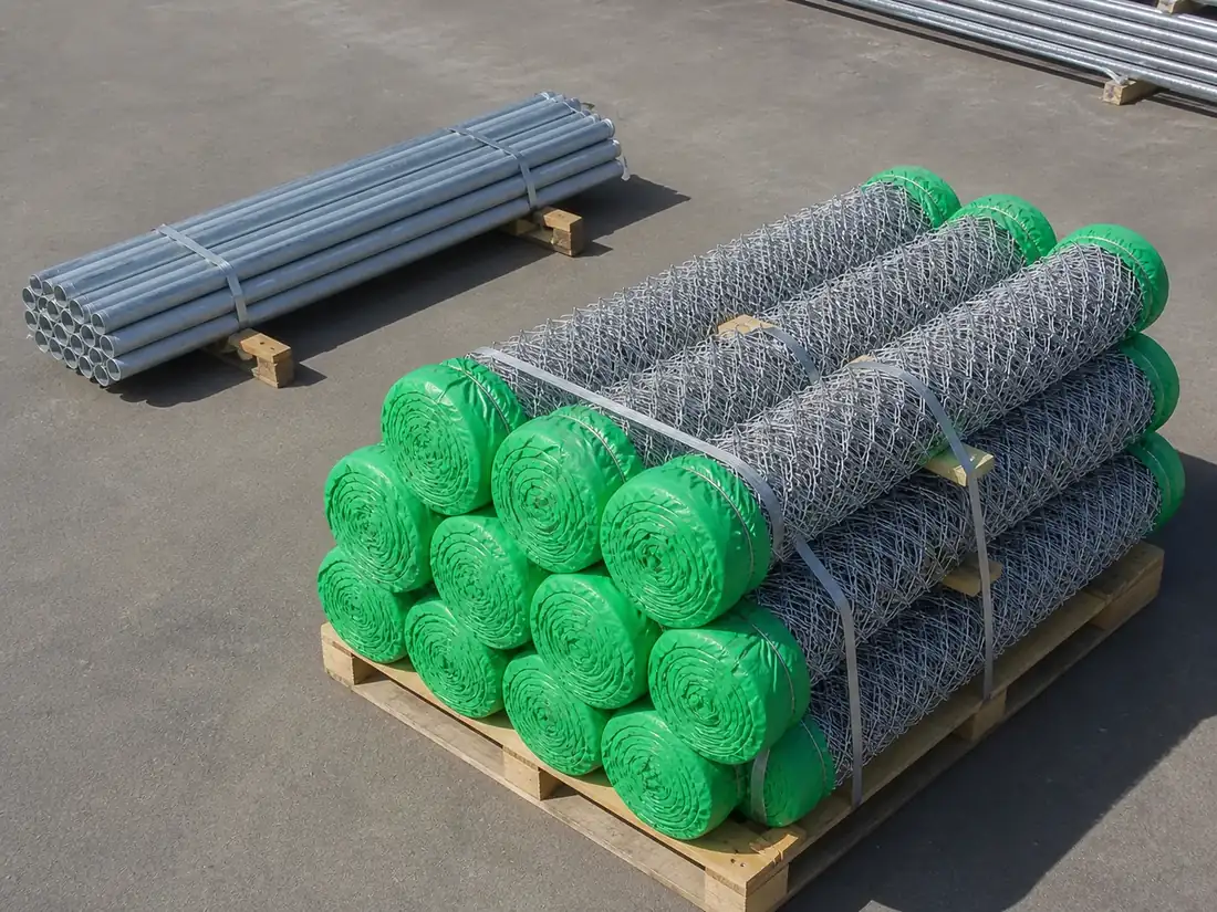 Galvanized or PVC-Coated Chain Link Fence components prepared with export packing protection