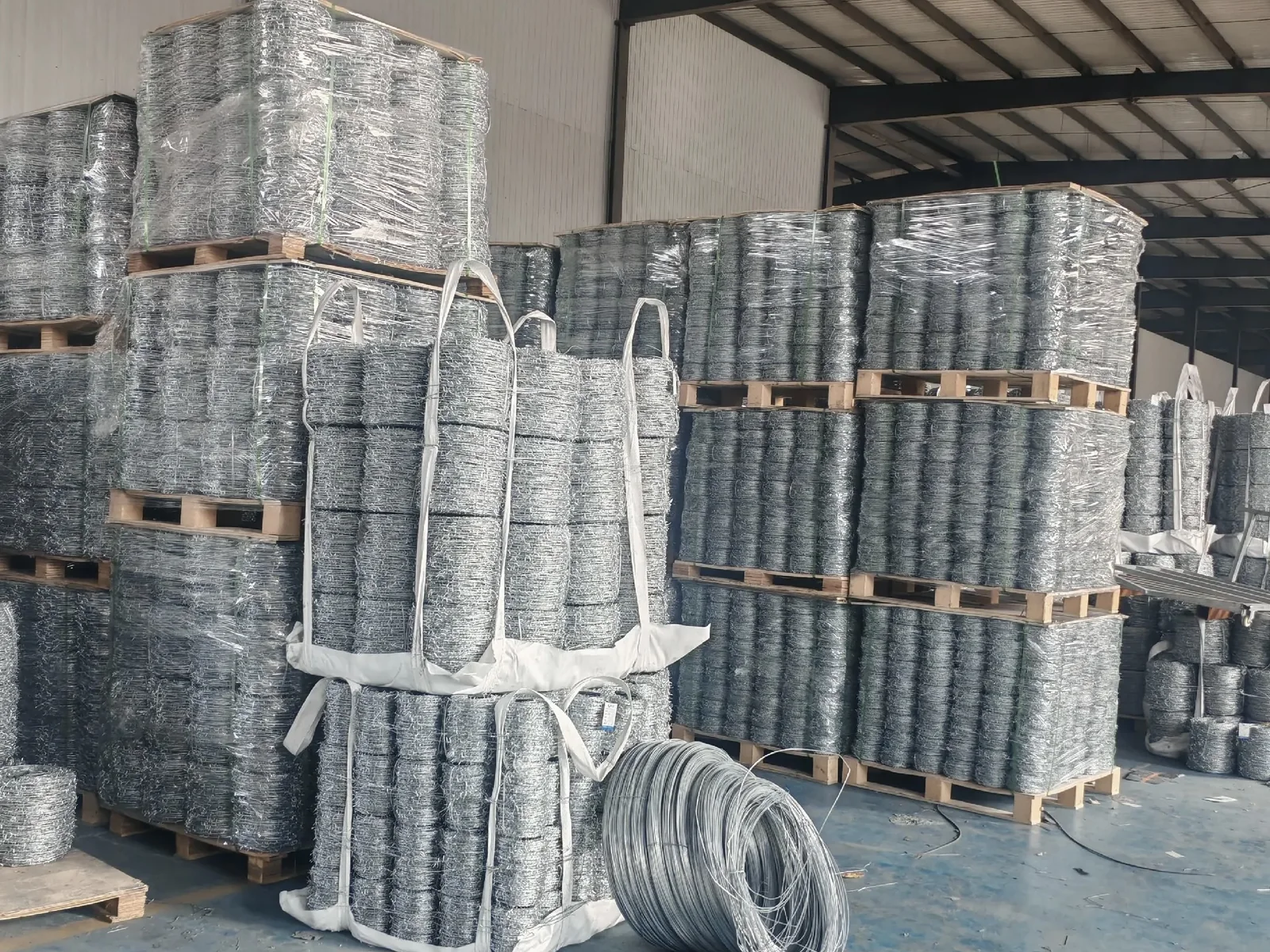 Concertina Razor Wire Security Topping components prepared with export packing protection