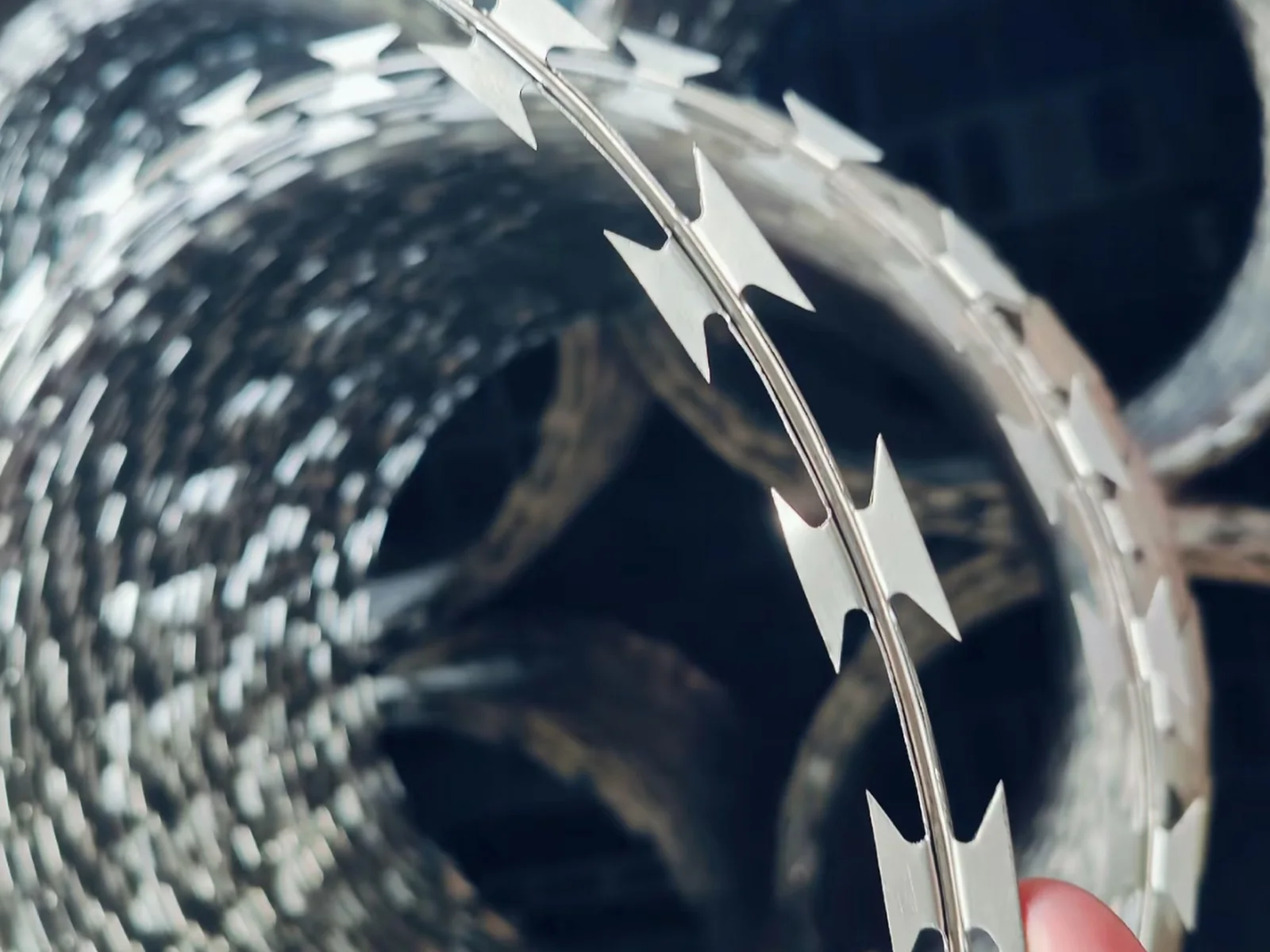 Concertina Razor Wire Security Topping construction and connection detail